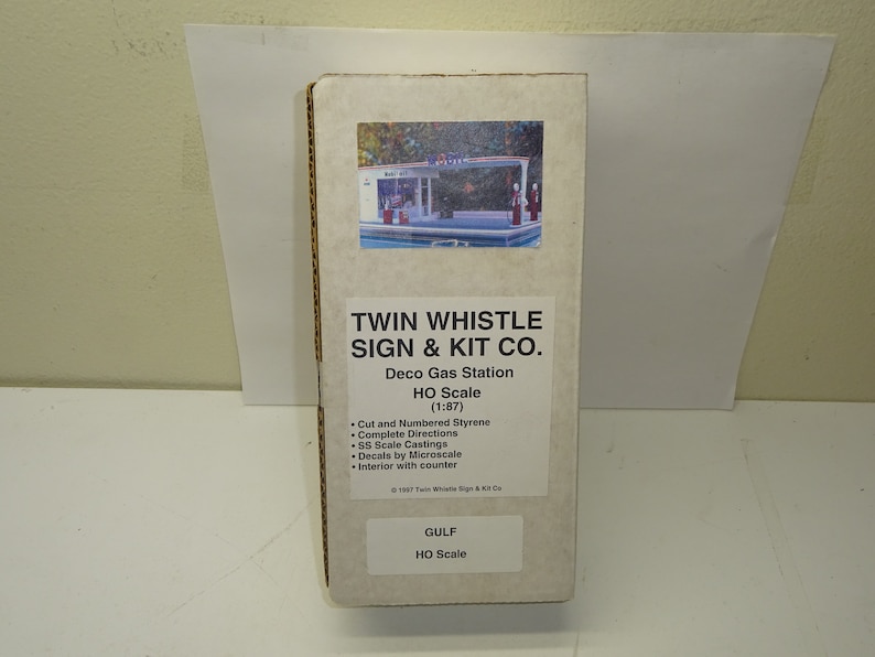 HO 1/87 Scale Gulf Deco Gas Station Model Structure Twin Whistle Sign