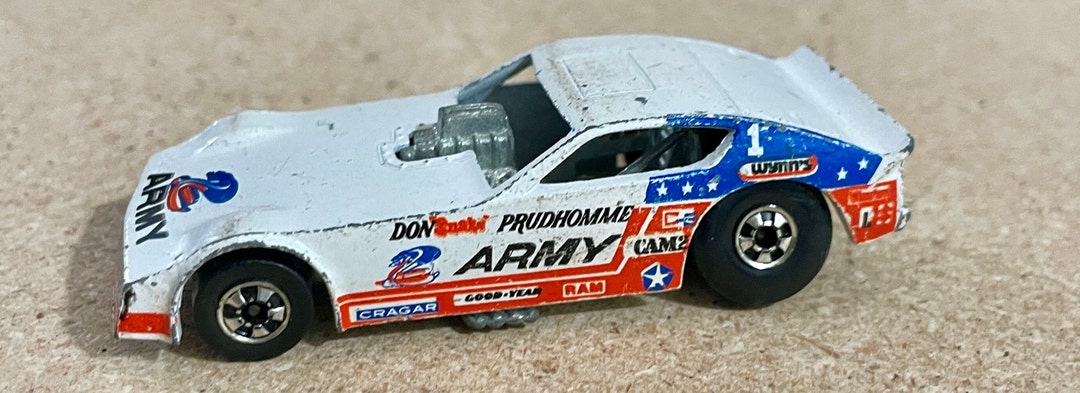 Hot Wheels - Don "The Snake" Prudhomme Army White 3 Funny Car - Occasion