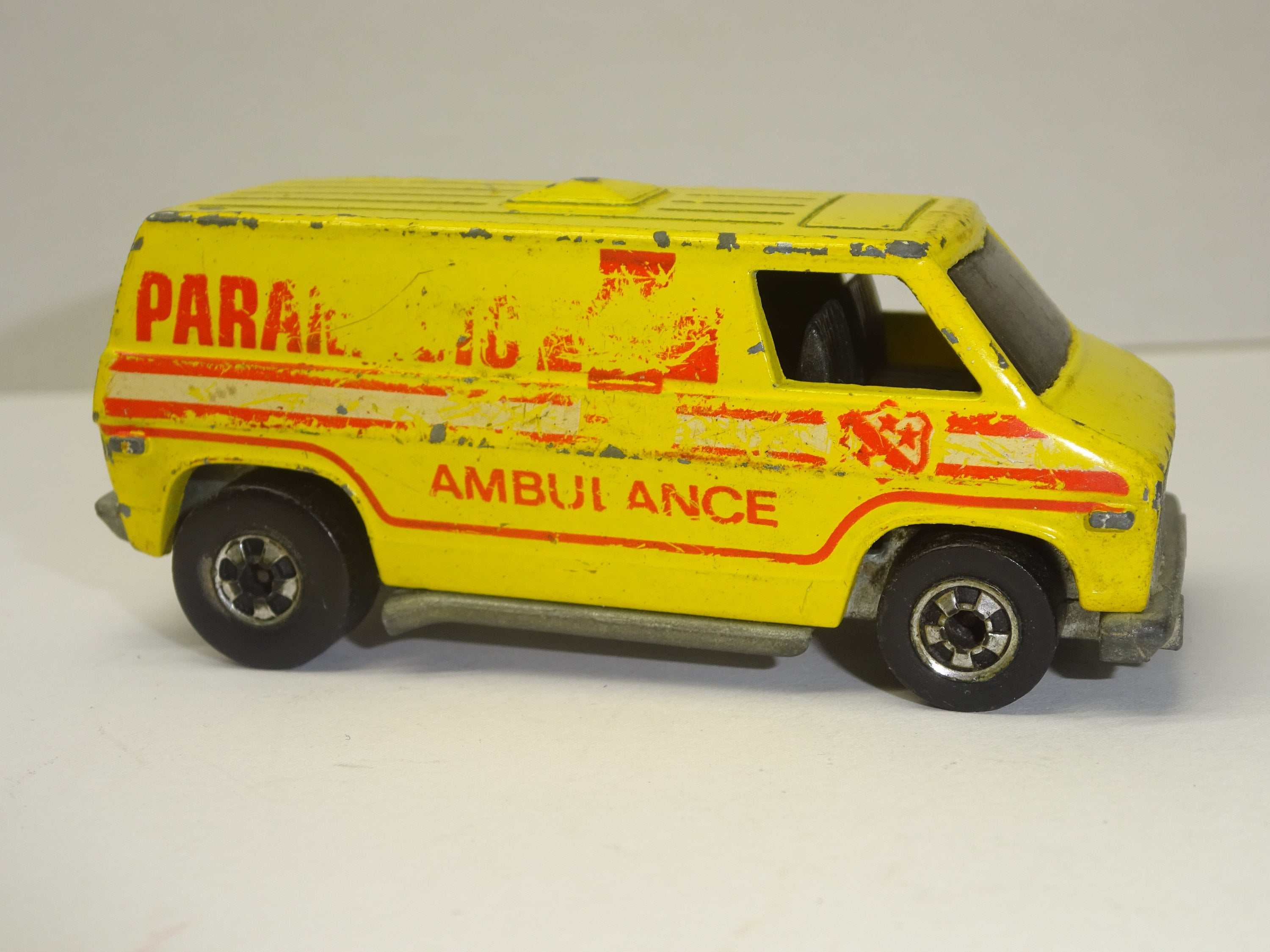 Vintage Hot Wheels Paramedic Ambulance Van Flying Colors Vintage Hot Wheels Paramedic Ambulance Van Flying Colors