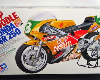 オートバイ・バイク TAMIYA CUP NOODLE HONDA NSR 250 Vintage 1992 Tamiya 1/12 Cup Noodle Honda NSR 250 Motorcycle
