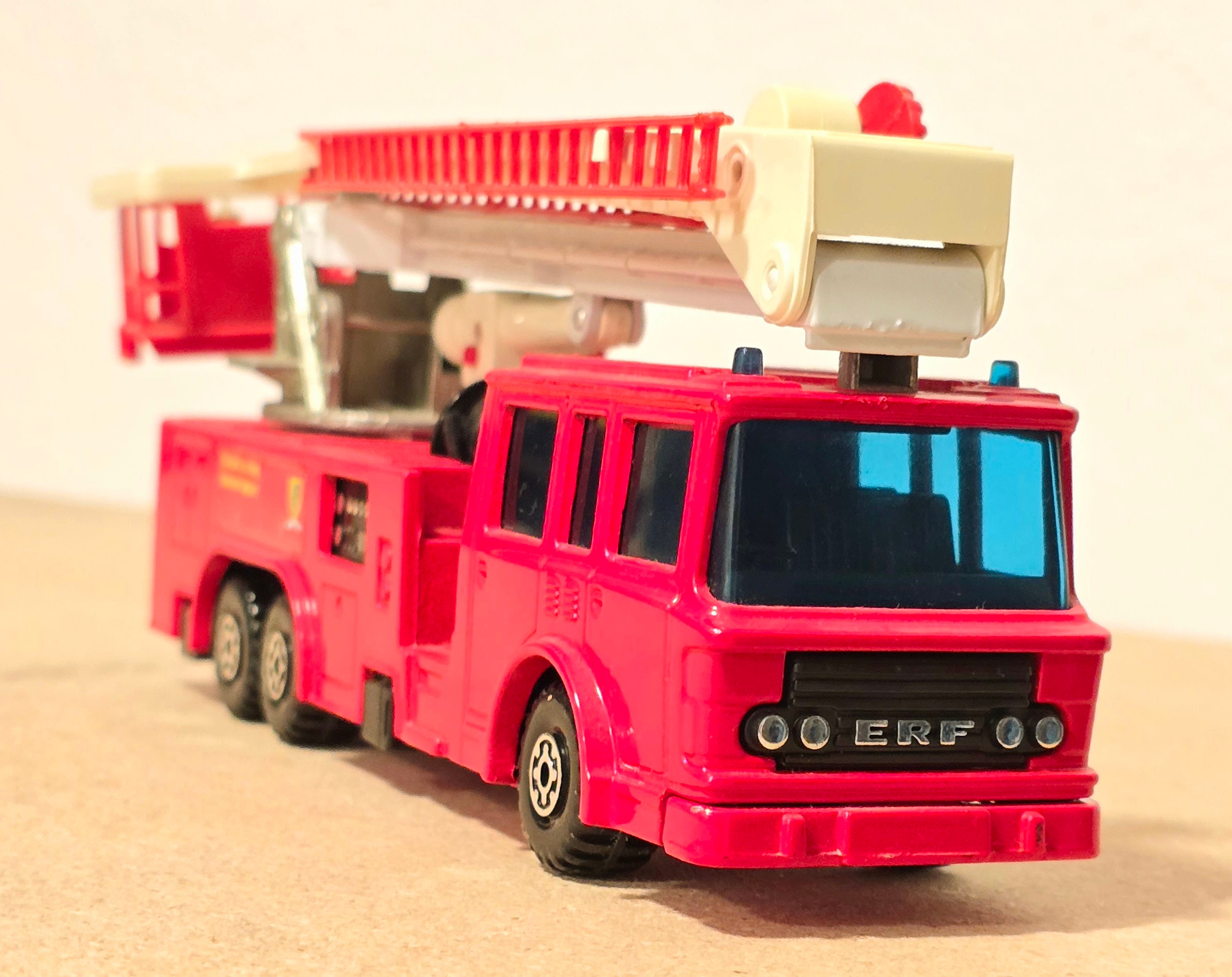 ◇ イギリス製 MATCHBOX SPEED KINGS - HOT FIRE ENGINE◇A-2296