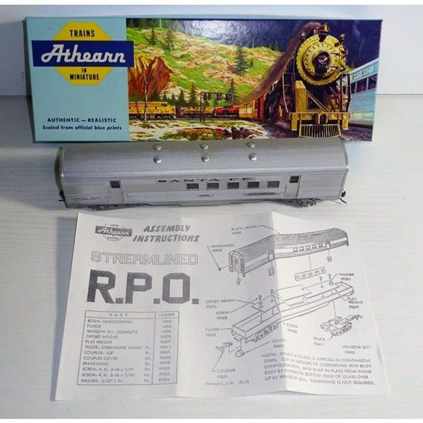 Athearn 1801 Burlington Streamlined RPO REA Postal Car #3402 HO Scale