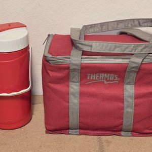 Vintage 10" Thermos Model #7948  Red w/ Matching Red Thermos Soft Lunchbag