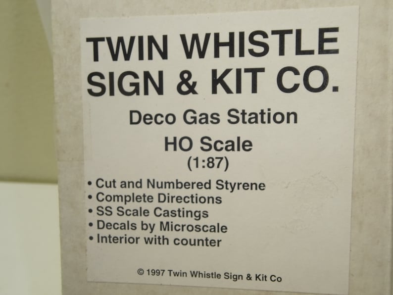 HO 1/87 Scale Gulf Deco Gas Station Model Structure Twin Whistle Sign