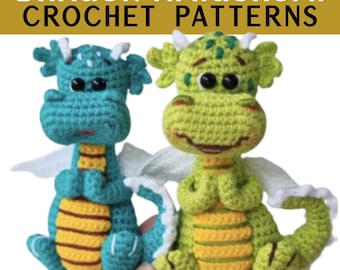 Puede incluir: Dos amigurumis de dragón tejidos a crochet. Uno es turquesa con detalles amarillos y marrones, el otro es verde con detalles amarillos y marrones. Ambos tienen alas blancas y el texto "DRAGON AMIGURUMI CROCHET PATTERNS" en la parte superior.