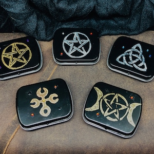 Small Box Hand Painted Empty Pentagram Pentagram Pentacle Triquetra Triple Moon Hekate Mini Pocket Witch Witch Wicca Wiccan Box