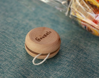 Personalized children's placeholders | Personalized Yoyo | Engraved Wooden Yo-Yos for Events |