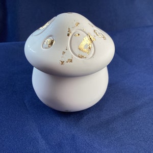 ジェスモナイトで作ったキノコの小物入れ