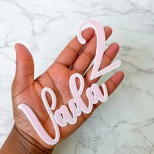 2-lagige Cake Topper mit Namen und Alter, Glitter und Name Charms