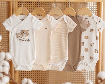 Lot de 5 bodies bébé 100 % coton | Manches courtes, motif ourson « J'aime ma maman » | Beige crème neutre pour garçons et filles | Cadeau de naissance Sunnozy