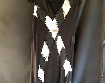 Sukienka z patchworku z odzyskanej tkaniny: moda punkowa z recyklingu
