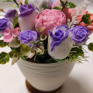 Mazzi di fiori fatti di sapone. Regalo unico e originale. Decorazione perfetta per il bagno.