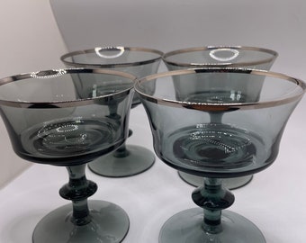 Set of 4 Cocktail Glasses with Silver Rim