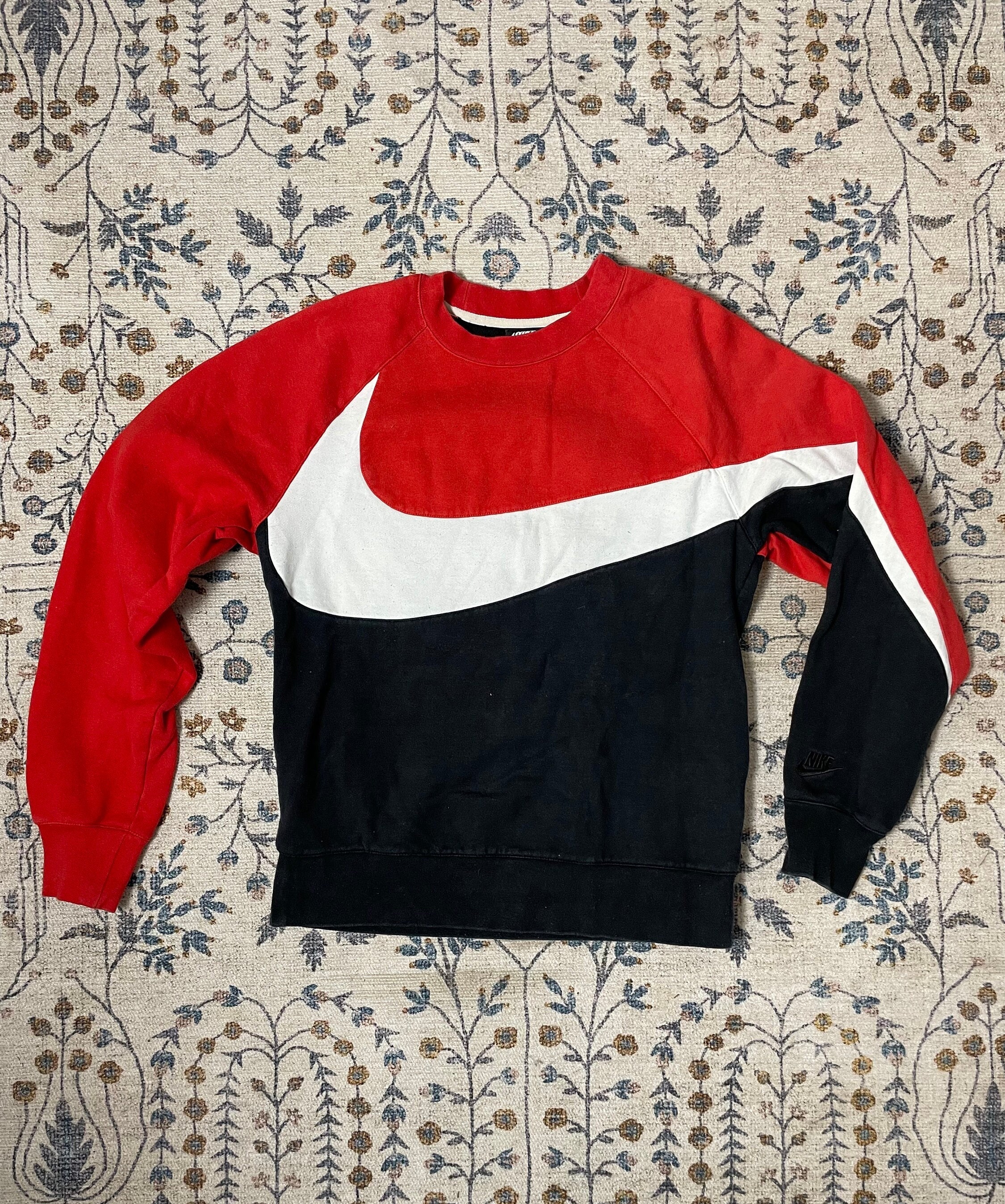 Nike big swoosh shop rouge