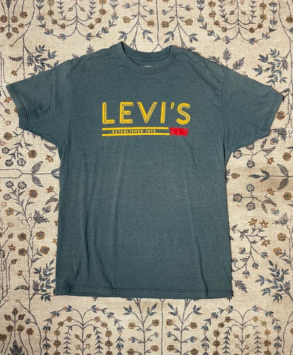 Vintage Men's Levi's T-Shirt (Size L) - image 1