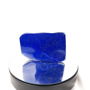 Free form in Lapis Lazuli for success 587 Grams, excellent AAA quality