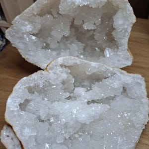 Rock Crystal Geodes, Extra Quality! Ideal for Recharging Minerals