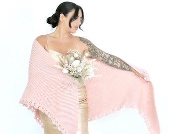 Handgestrickte Brautstola aus Mohair: Hellrosa Winterhochzeits-Stola
