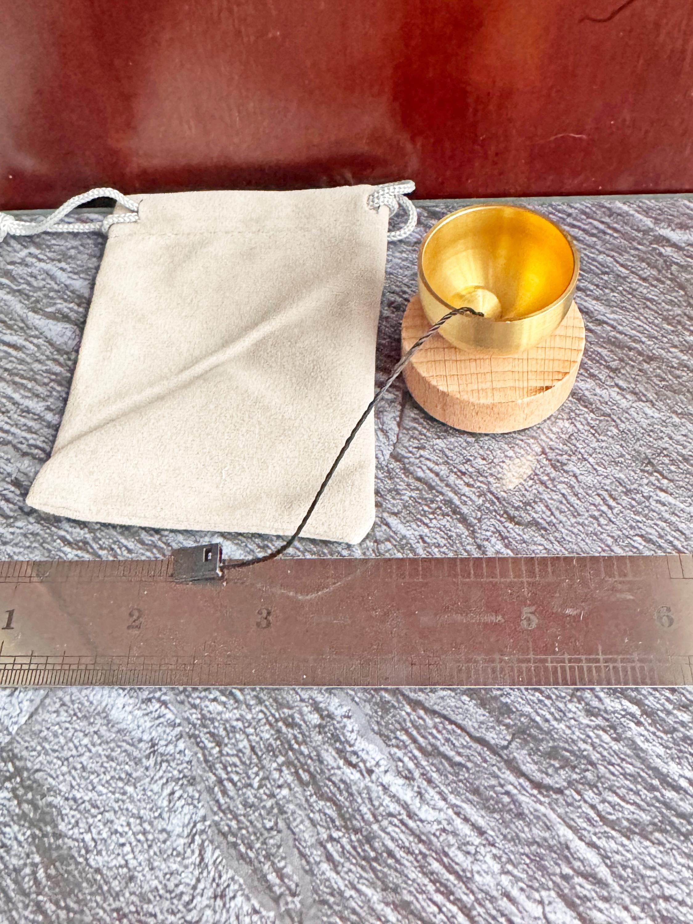 Klangschale Aus Messing Mit Holzuntersetzer – Mini Windspiel-Set Für Yoga, Meditation & Achtsamkeit – Tragbar Und Beruhigend