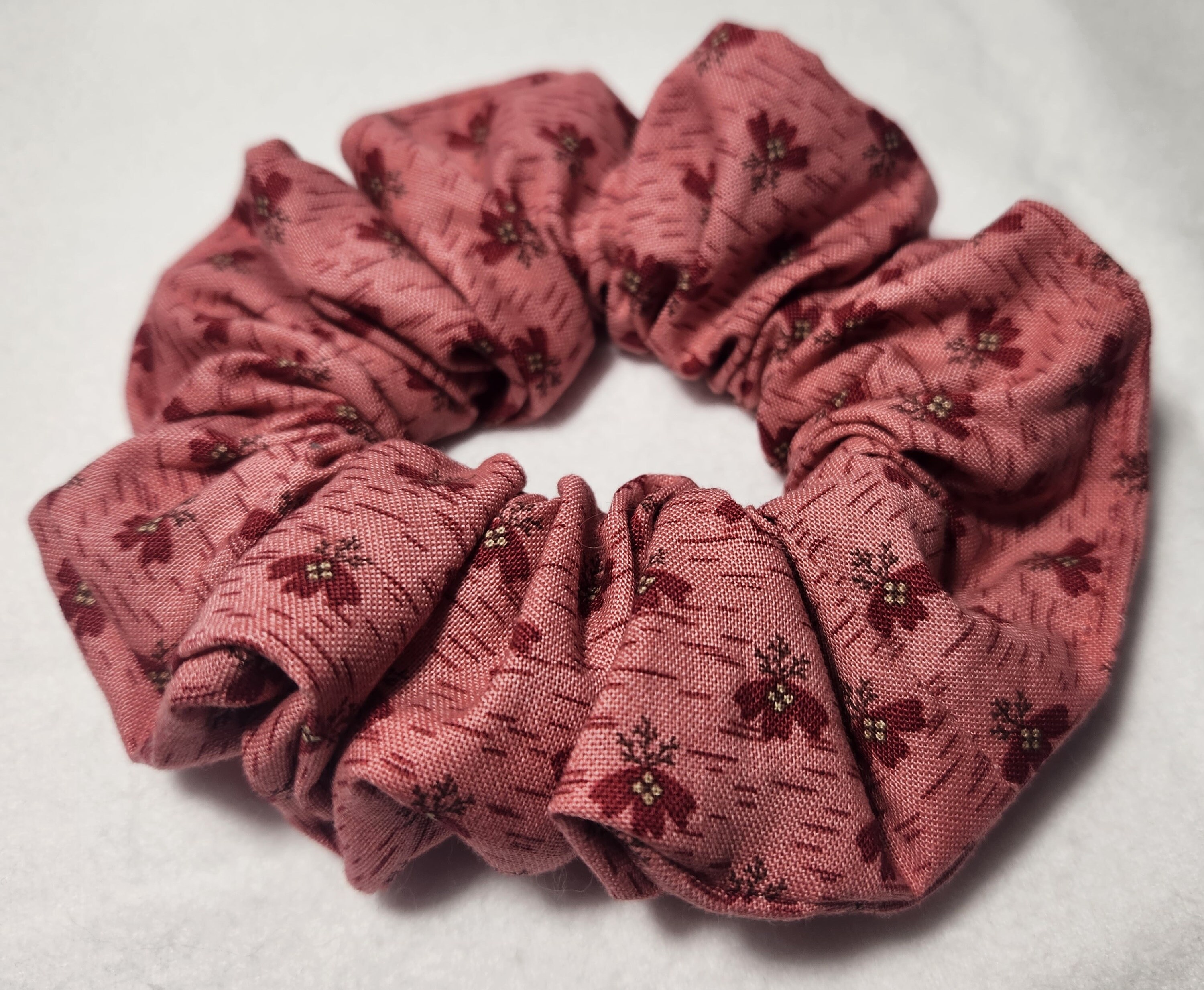 Red Feathers Scrunchie – Femperial Official