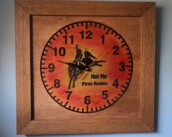 Horloge avec image de rodéo, fabriquée en bois, horloge à piles, horloge à image laser