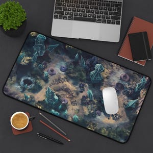 Tapis de souris étendu Crystal Rock Path Battle Map XL | Tapis de bureau | Carte d'aventure mystique pour PC, cadeau D&D Dungeons | Décoration de bureau ringard unique