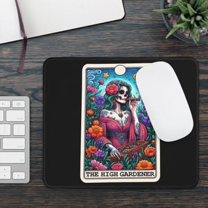 Tapete de mouse antiderrapante para cartas de tarô High Gardener Stoner Decoração de mesa de escritório Presente para amantes de plantas Tapete de mesa inspirado em tarô Acessório de jardinagem de cannabis