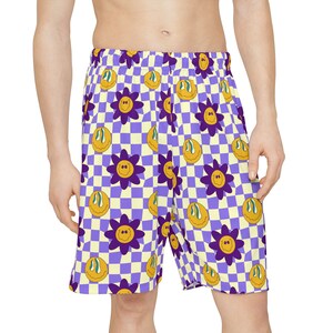 Retro 70s Hippie Style Happy Flowers Men&#39;s Shorts - Trippy Vintage EDM Pattern, Bold Streetwear, Colorful Festival Activewear for Men
