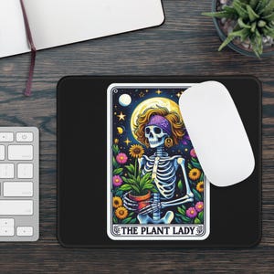 Alfombrilla de ratón antideslizante con diseño de cartas del tarot de Plant Lady, decoración botánica para escritorio de oficina, regalo para amantes de las plantas, alfombrilla de escritorio inspirada en el tarot, accesorio de escritorio Green Thumb