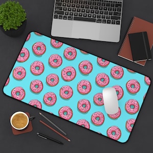 Fun Donut Pattern XL Extended Mouse Pad Gaming Desk Mat for Dessert Lovers | Vibrant Non-Slip Design for Icing Donut Foodies