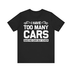 Camiseta "Tengo demasiados coches" / Camiseta divertida para amantes de los coches / Regalo para amantes de los coches / Camiseta para adictos a los coches / Regalo para papá, esposo y novio Regalo para amantes de los coches Letra blanca