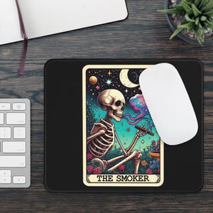 Mouse Pad antiderrapante para cartas de tarô para fumantes | Decoração engraçada para mesa de escritório Presente exclusivo Tapete de mesa inspirado em tarô para fumantes Acessório para amantes de fumantes Almofada de mesa