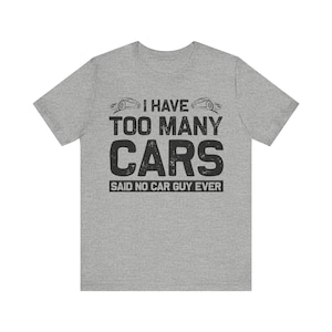 車が多すぎるシャツ | おもしろいカーガイTシャツ | 車好きへのギフト | 車好きのシャツ | お父さん、夫、彼氏へのギフト、カーガイへのギフト