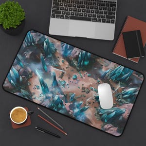 Smaragd Kristall-Battle Map XL erweitertes Mauspad | Schreibtischunterlage | Verzauberte Grüne Gaming Map für PC D&D Dungeons Geschenk | Fantasy Schreibtisch Deko