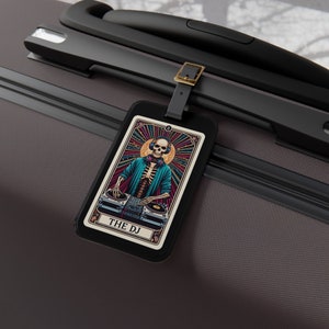 Etiqueta de bagagem de cartas de tarô de DJ - acessório de viagem engraçado para amantes da música - identificação de bagagem exclusiva para DJs e viajantes de carreira musical
