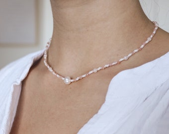 little pink clouds - zarte Perlenkette / Choker mit Süßwasserperle - Edelstahlverschluss  - handgemacht - das perfekte individuelle Geschenk