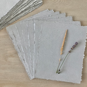 8x10 » GRIS 150 gsm Papier fait à la main Bord ponté Papier de coton Deckle Edge Papier Gris clair Papier de coton Papeterie Papier de mariage Calligraphie