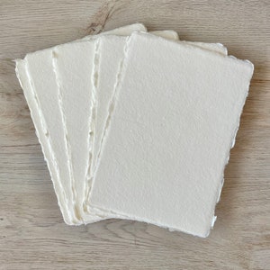 3,25x4,75 &quot;150gsm IVORY CREAM Baumwollpapier Hochzeit Tischnummern Eskortieren Antwortkarten Antwortkarten Büttenrand Büttenrandpapier Zerrissenes Büttenpapier