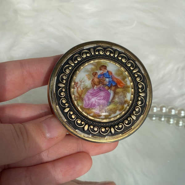 Vintage Colonial Courting Couple Makeup Compact