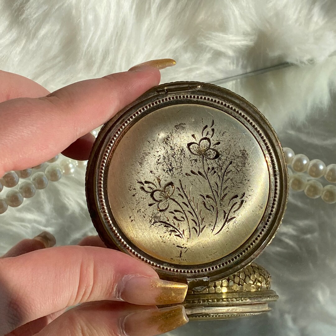 ヴィンテージコンパクトミラー Vintage 1940s Powder Compact W Mesh Bottom Makeup Mirror - Etsy