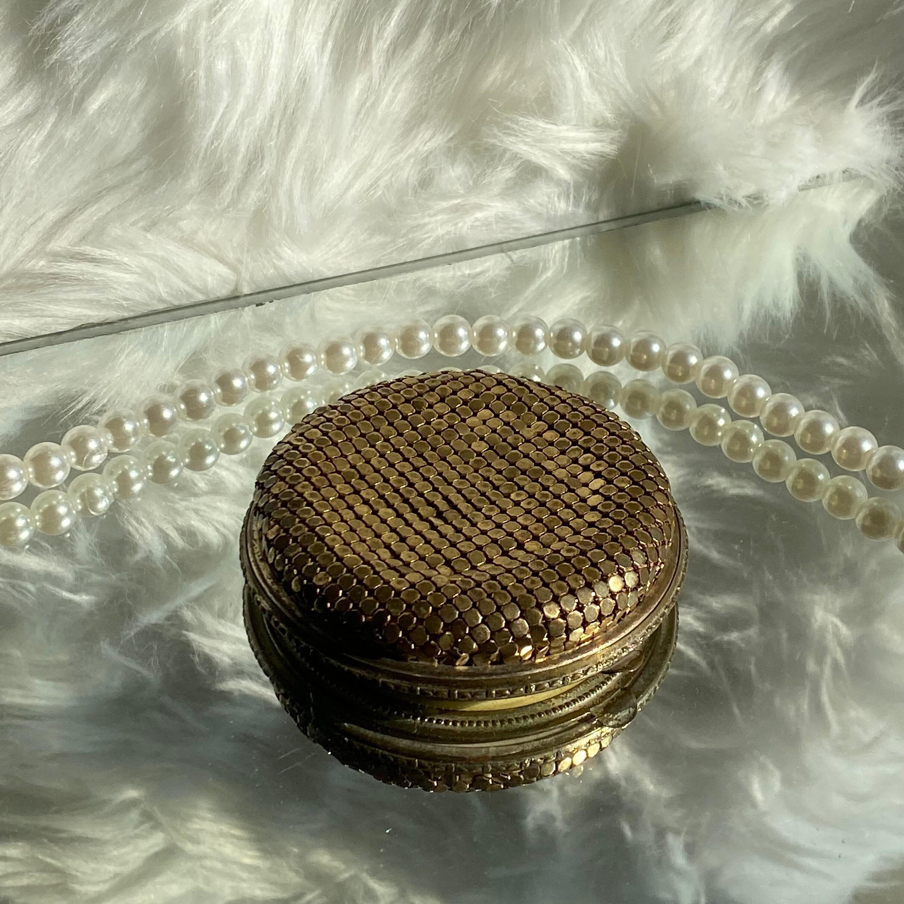 1940年代 Volupte ヴィンテージ パウダーコンパクト ミラー 希少レア 1940年代 Volupte ヴィンテージ パウダーコンパクト ミラー 希少レア