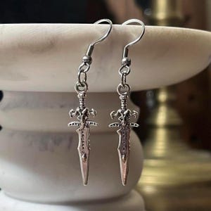 Handgemachte y2k silber mini Schwerter Schwerter gothic punk Ohrhänger an Fischhaken