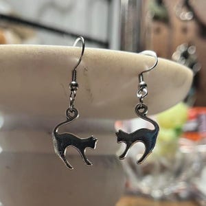 Handmade Y2K Kitten Stainless Steel Fish Hook Style Dangle Earrings: Reflective Silver Cat Charms