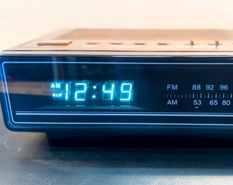 Vintage Panasonic RC-65 Clock Radio / Woodgrain / VFD LED / Retro / Restored