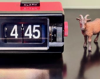 Vintage Seiko Flip Clock in Rocket Red - Etsy