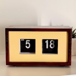 Flip Clock | Hermosa Shonan | Woodgrain | 90&#39;s | Japan