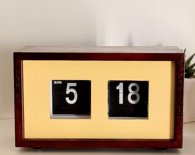 Flip Clock | Hermosa Shonan | Woodgrain | Japanese Import | 90's
