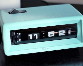 Retro Lumitime ST30 Rolling Flip Clock | Mid Century | Sea Foam, 70's Japan