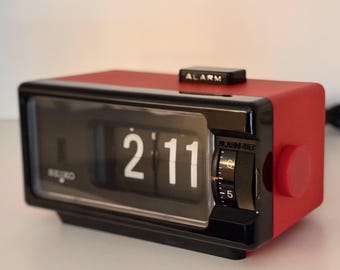 Restored Bright Red Vintage Seiko Flip Clock / Flipclock DP692T