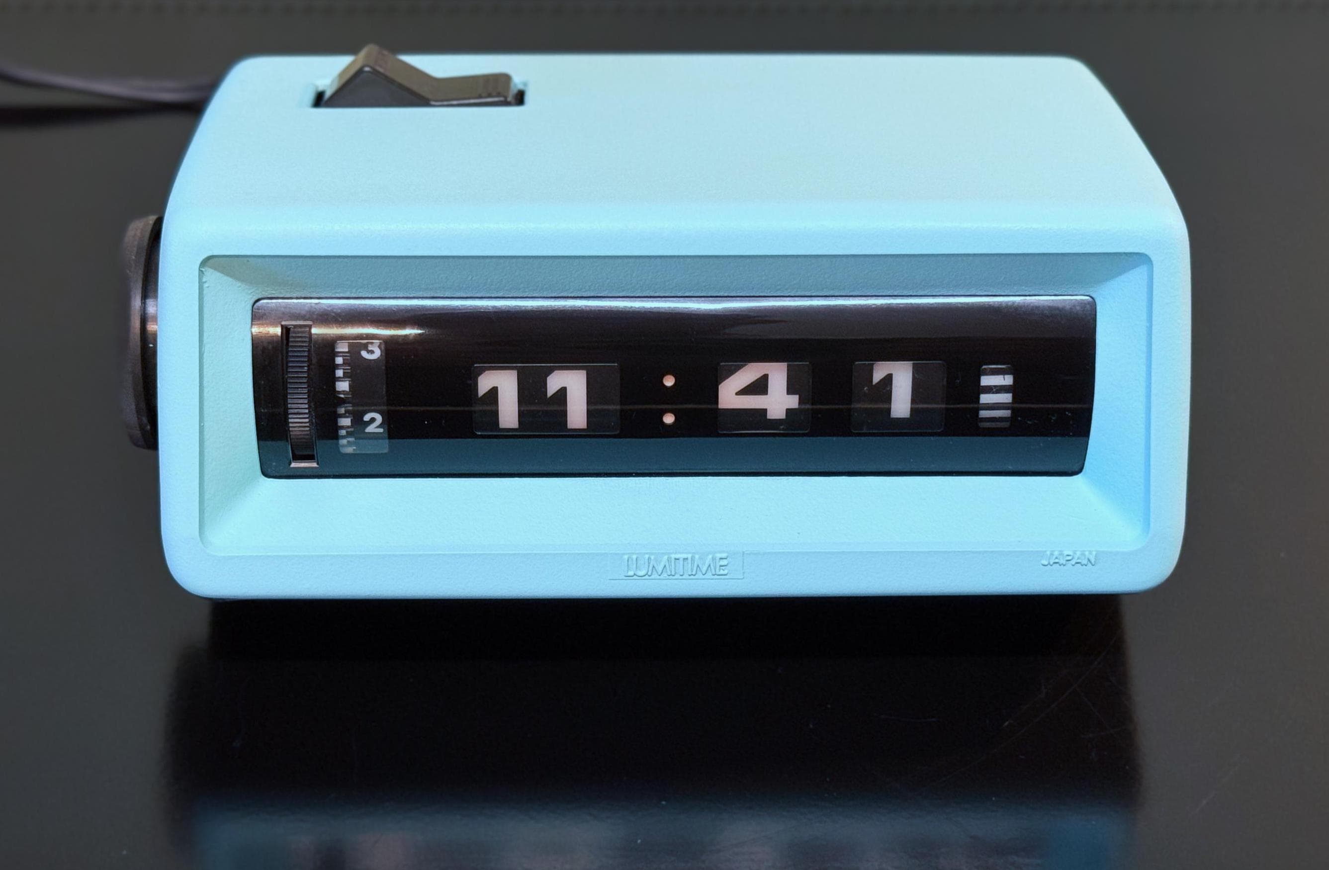 Vintage Rolling Flip Clock | Lumitime ST-30 | Sea Foam Blue | 1974